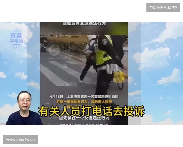 女子电动车被扣后将孩子交给交警 多名交警纷纷避让场面尴尬 女子电动车被扣后将孩子交给交警 多名交警纷纷避让场面尴尬